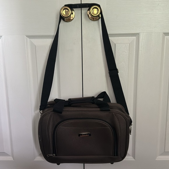 Sturdy travel bag - Picture 2 of 5